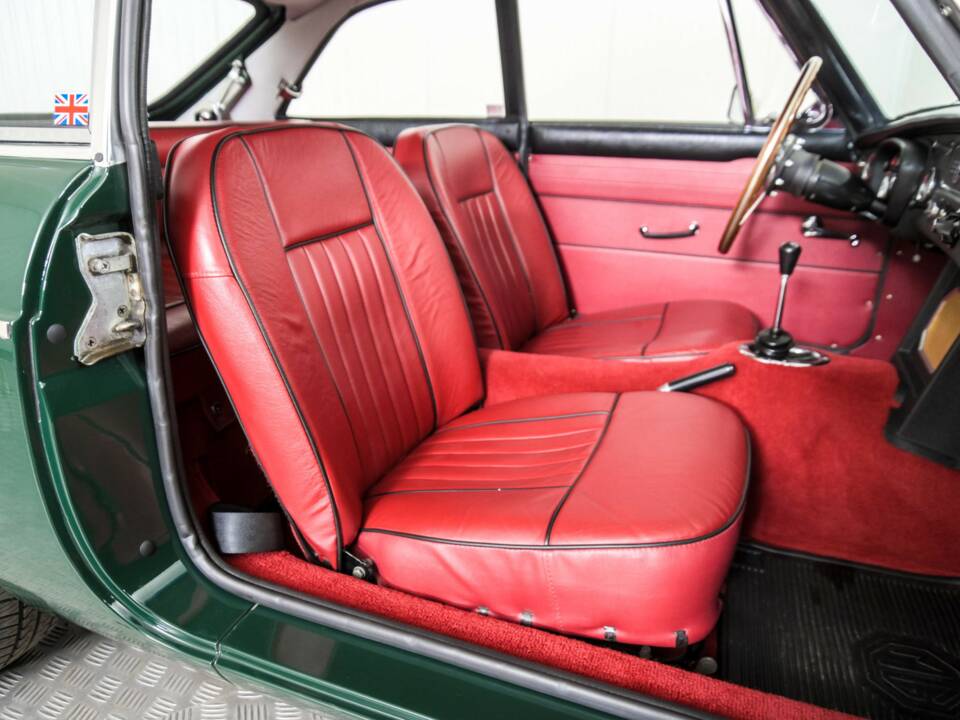 Image 17/50 de MG MGB GT (1966)