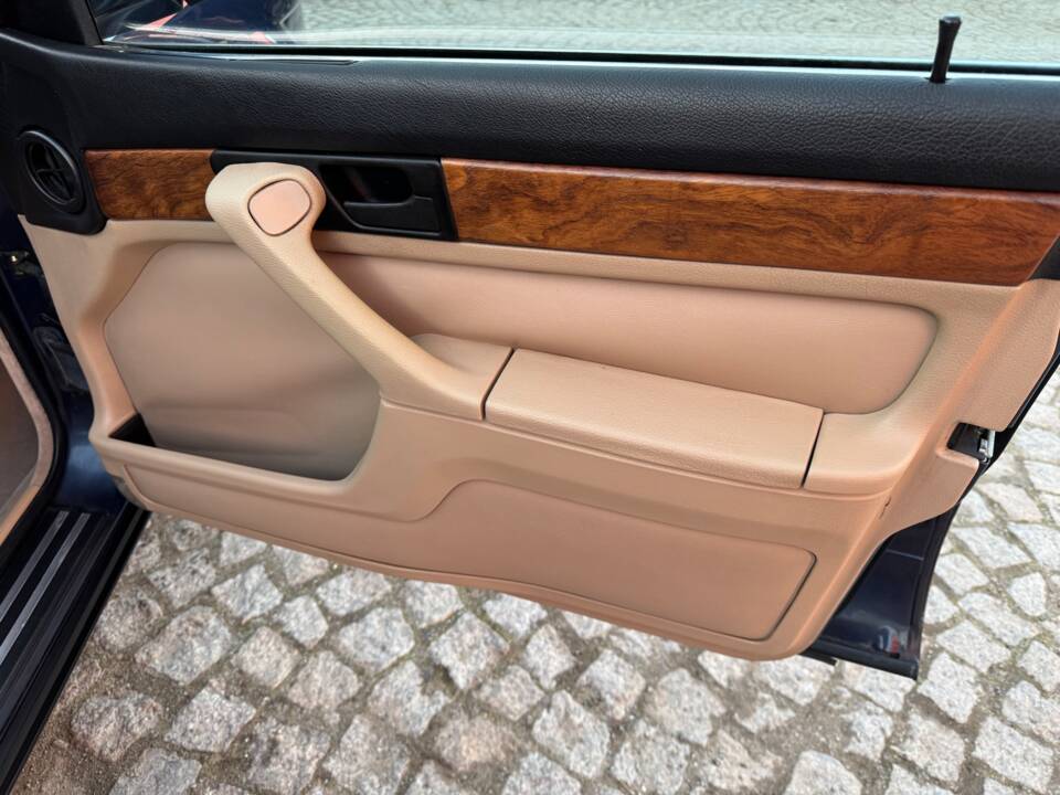 Immagine 57/99 di BMW 735i (1988)