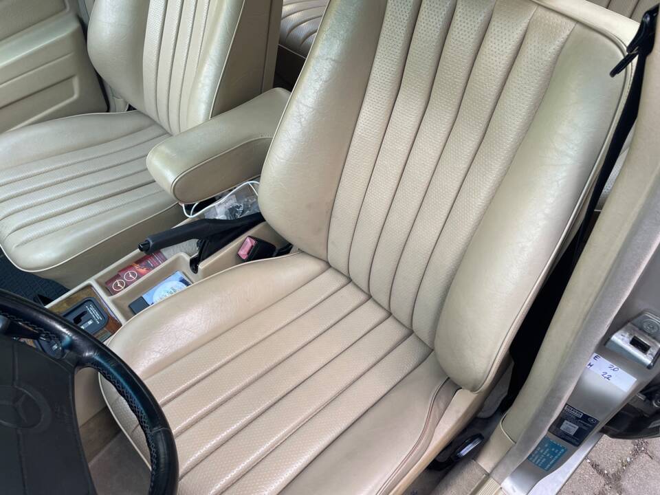 Bild 5/15 von Mercedes-Benz 190 E 2.3 (1990)