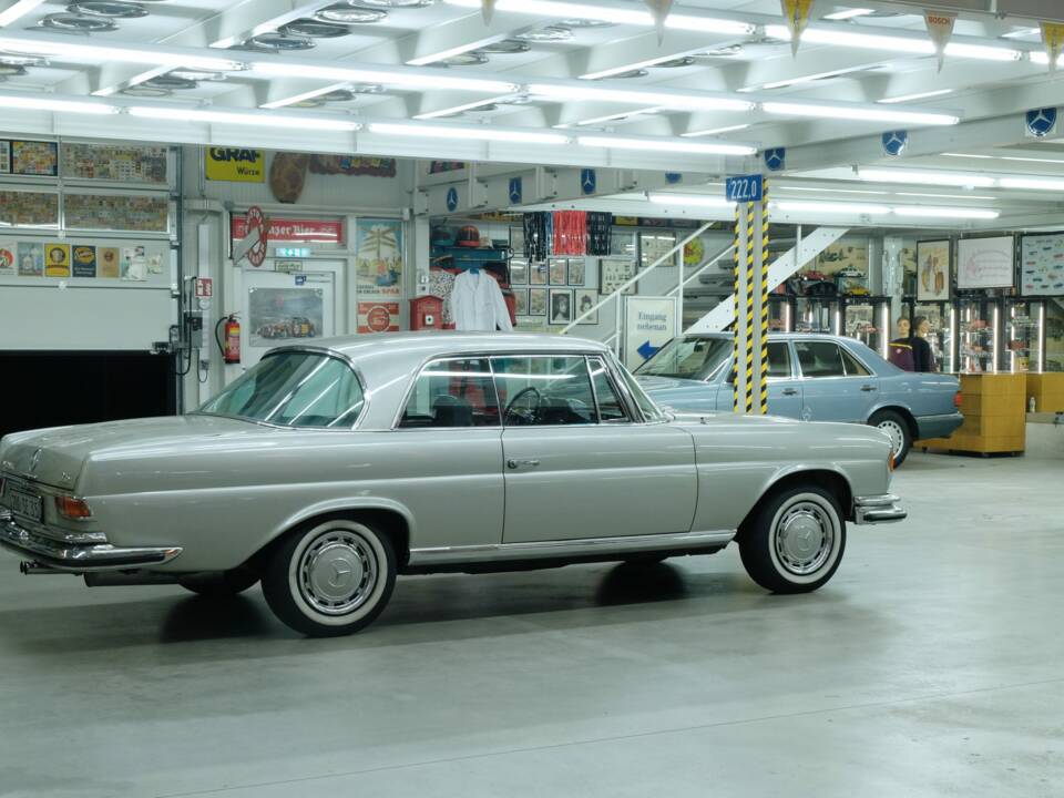 Image 13/50 of Mercedes-Benz 280 SE 3,5 (1970)