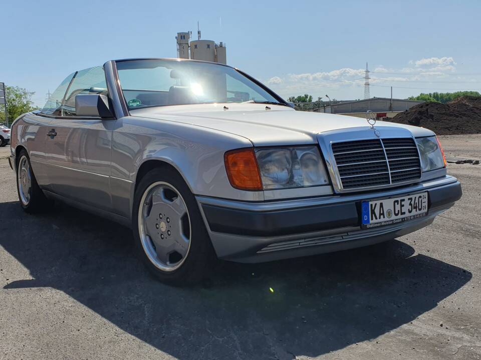 Imagen 32/94 de Mercedes-Benz 300 CE-24 3.4 AMG (1992)