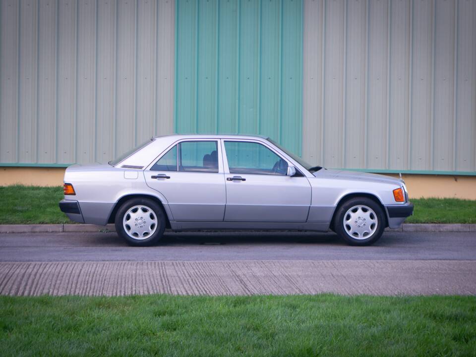 Bild 4/29 von Mercedes-Benz 190 E 2.0 (1992)