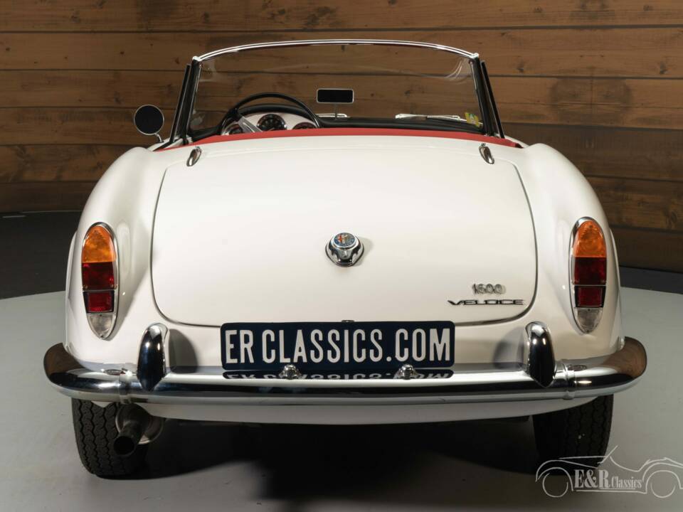 Image 2/6 of Alfa Romeo Giulia 1600 Spider (1964)