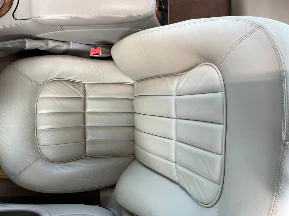 Image 45/50 of Jaguar XJ 8 Sovereign (2000)