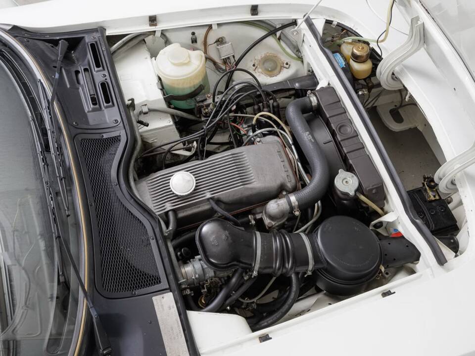 Image 30/34 of Opel GT 1900 (1969)