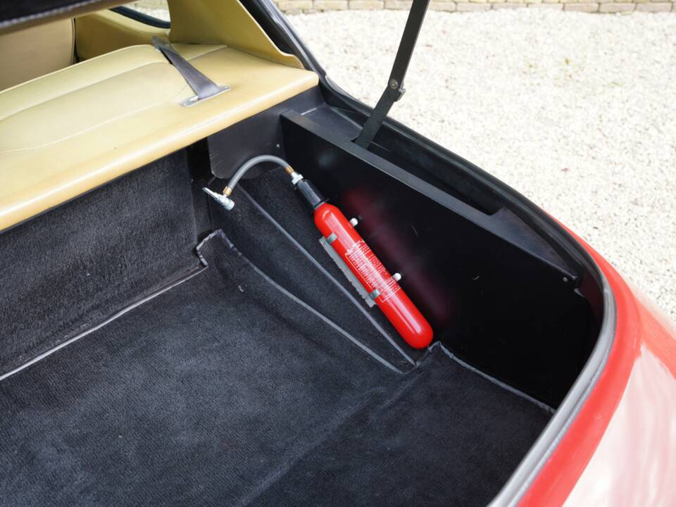 Image 35/50 of Jensen Interceptor MK III (1976)