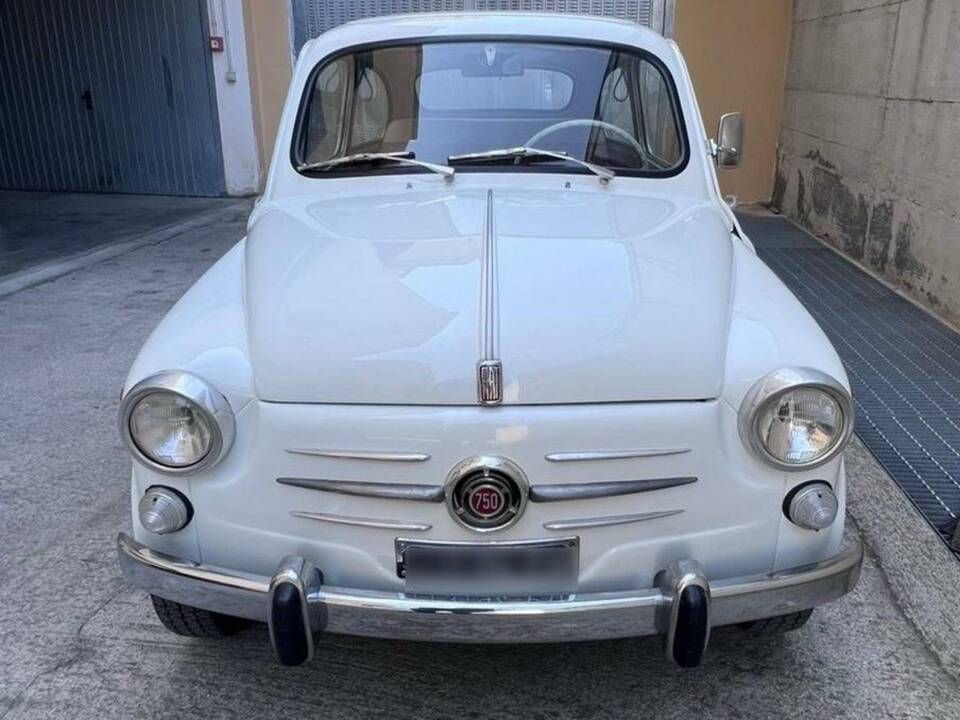 Image 2/10 of FIAT 600 D (1963)