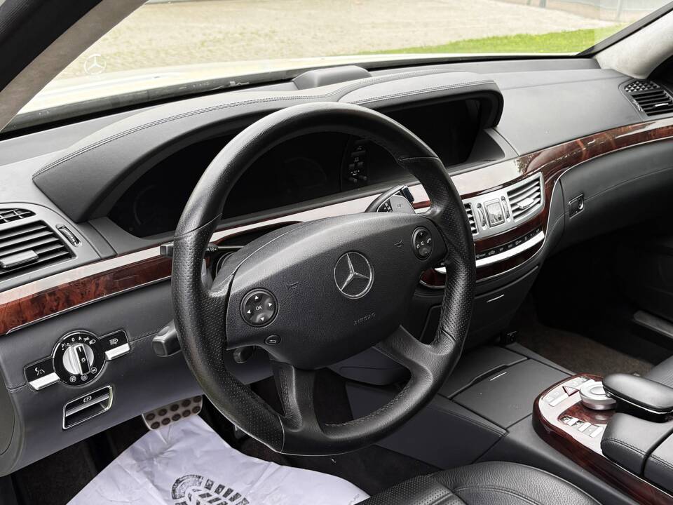 Bild 18/29 von Mercedes-Benz S 63 AMG (2007)