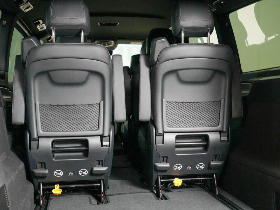 Image 49/50 de Mercedes-Benz V 300 d (2025)