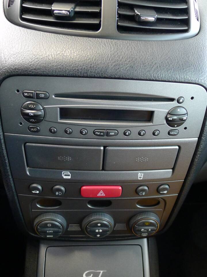 Image 12/39 of Alfa Romeo GT 1.8 Twin-Spark (2007)
