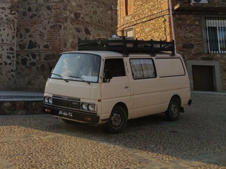 Image 3/8 of Nissan Urvan 2.3 D (1986)