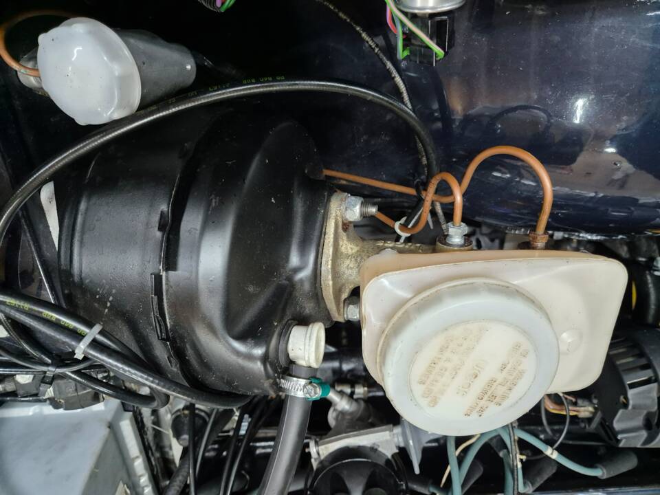 Image 60/100 of Triumph TR 6 PI (1971)