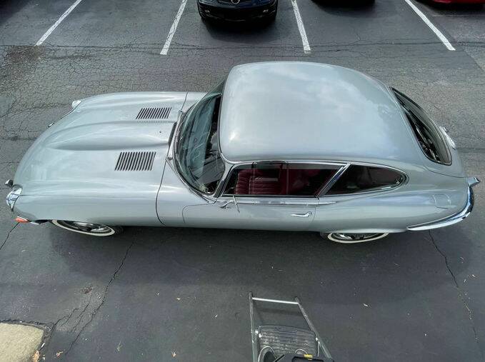 Bild 6/8 von Jaguar E-Type V12 (2+2) (1971)