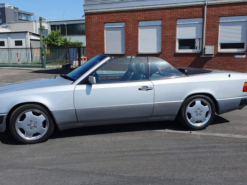 Imagen 27/94 de Mercedes-Benz 300 CE-24 3.4 AMG (1992)