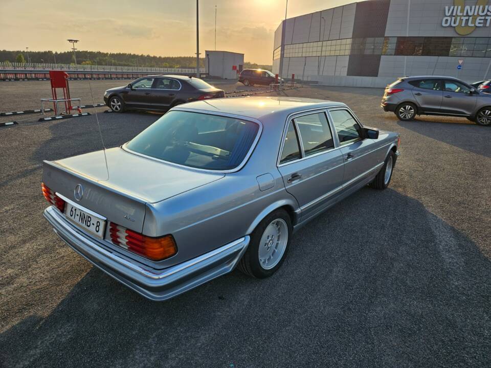 Image 24/100 of Mercedes-Benz 500 SEL (1983)