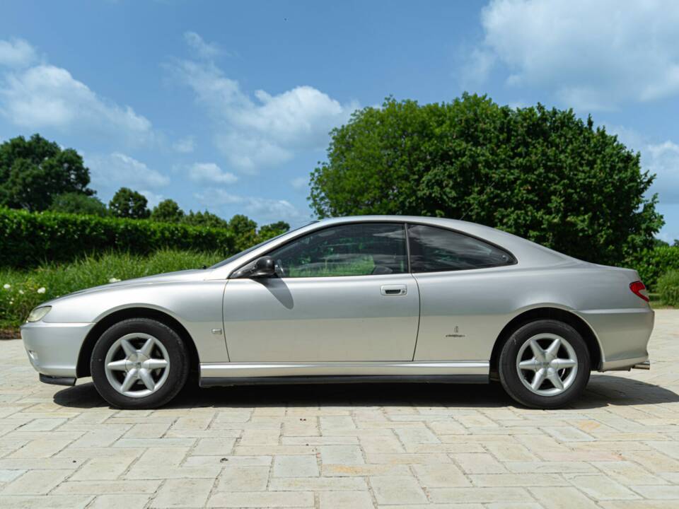 Obraz 4/48 pojazdu Peugeot 406 Coupé 2.0 16V (2000)