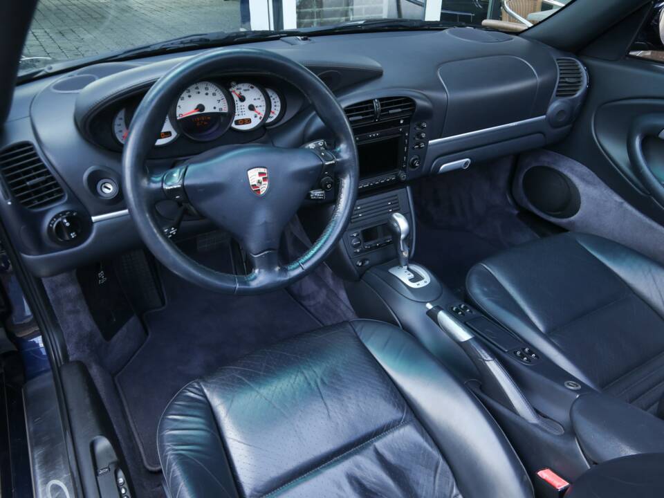 Image 3/50 of Porsche 911 Carrera 4S (2004)