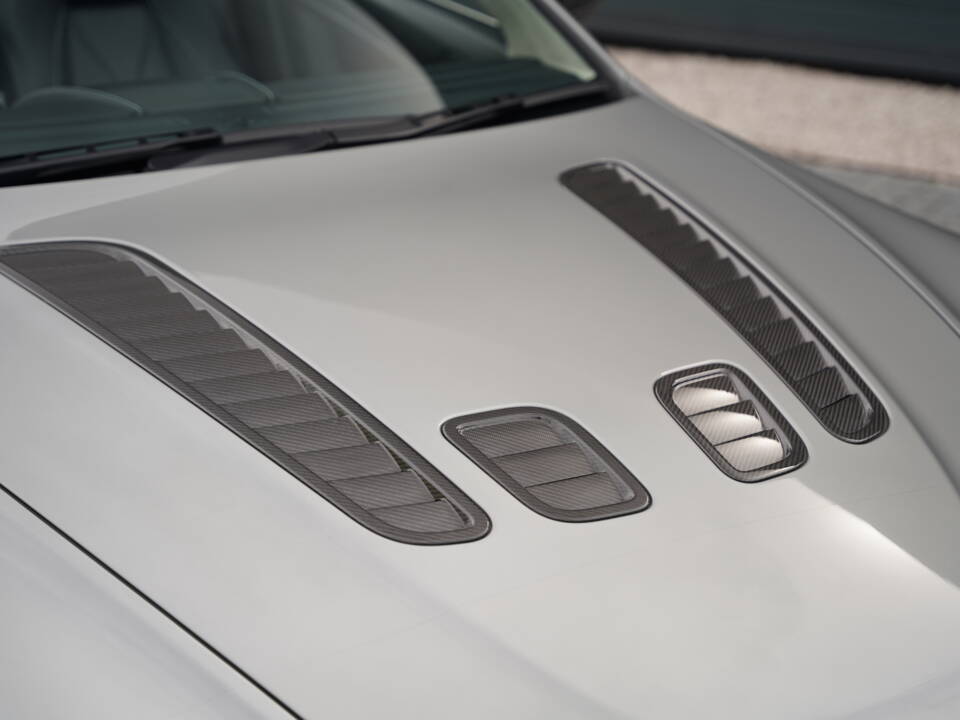 Image 24/50 of Aston Martin V12 Vantage S (2012)