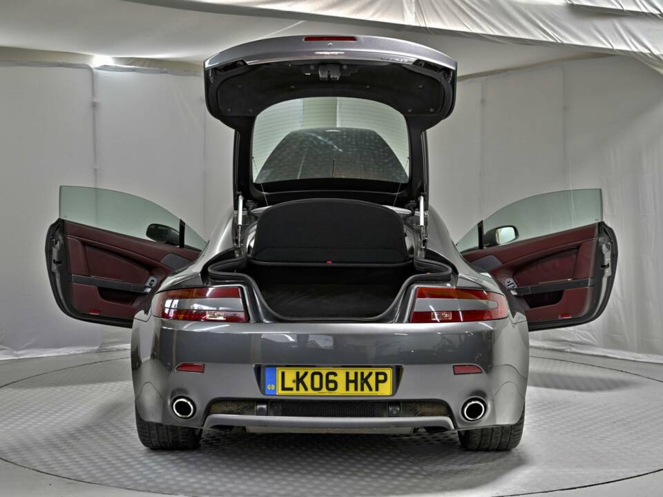 Image 22/50 de Aston Martin V8 Vantage (2006)