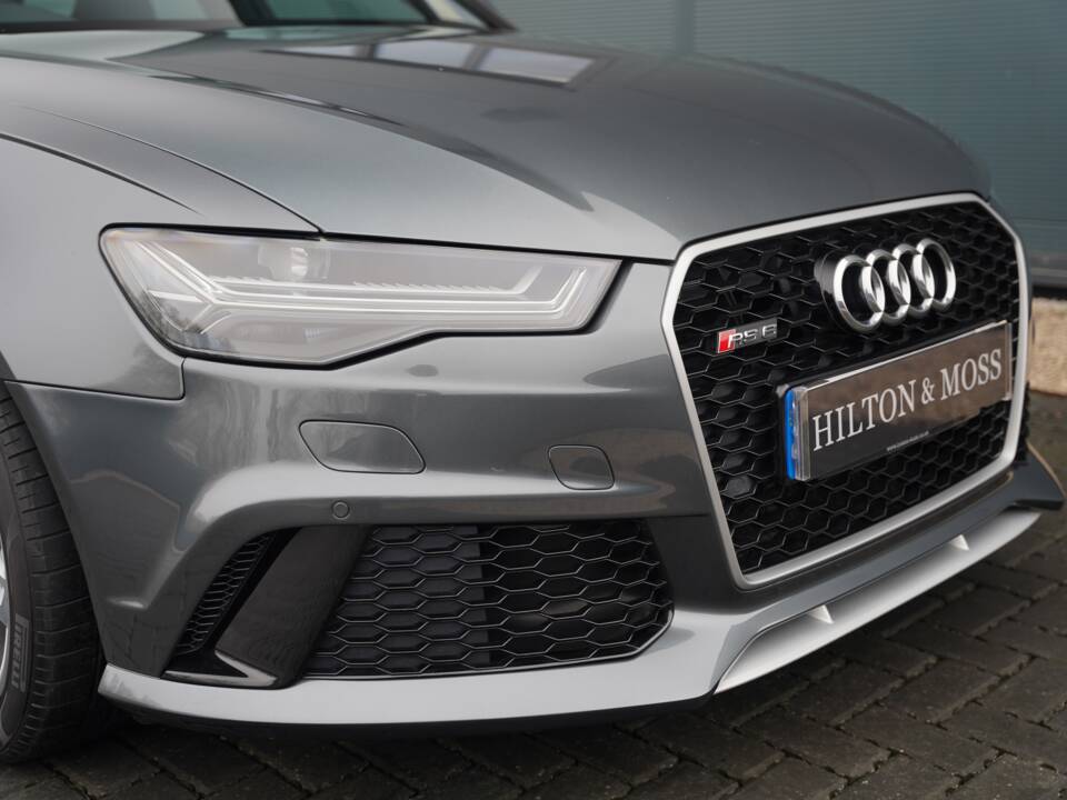 Immagine 27/50 di Audi RS6 Avant (2015)