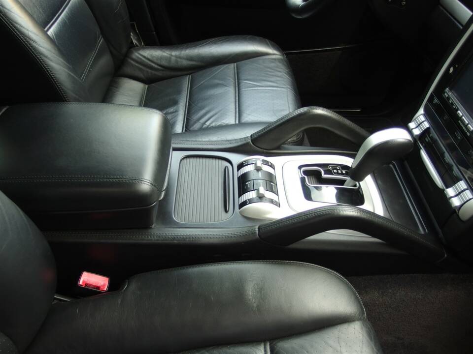 Imagen 58/97 de Porsche Cayenne Turbo (2007)
