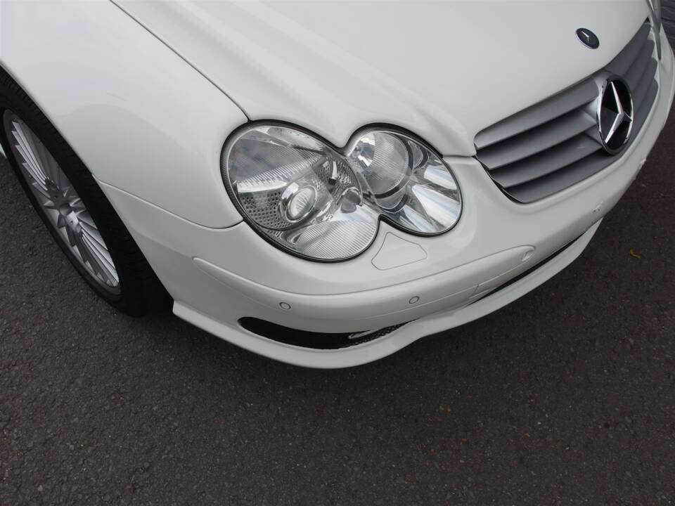 Image 32/97 de Mercedes-Benz SL 55 AMG (2003)