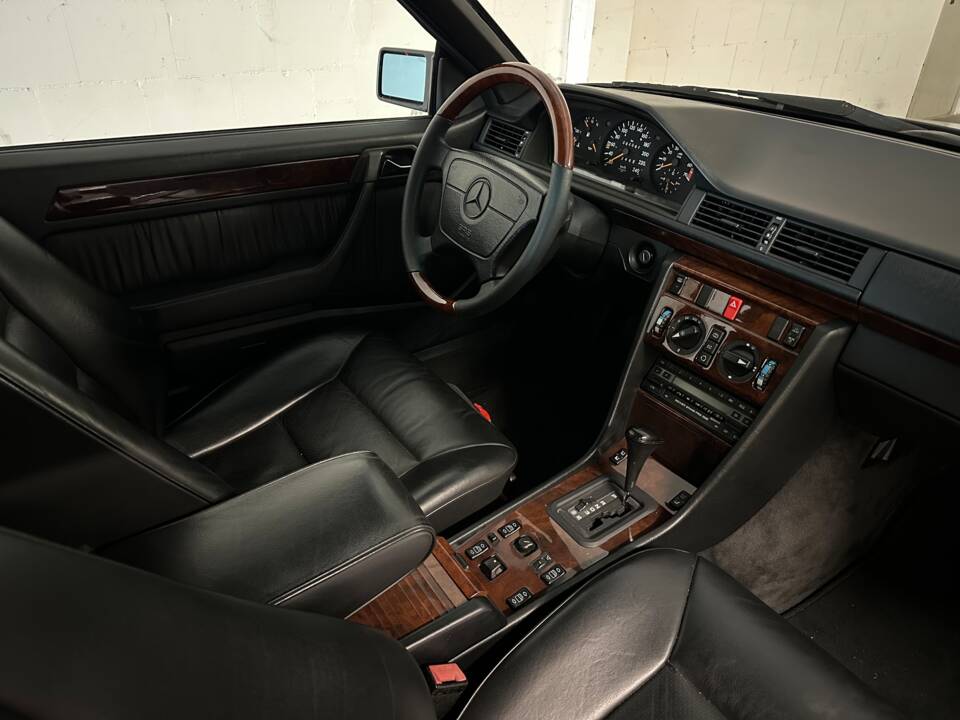 Imagen 10/14 de Mercedes-Benz E 220 (1993)