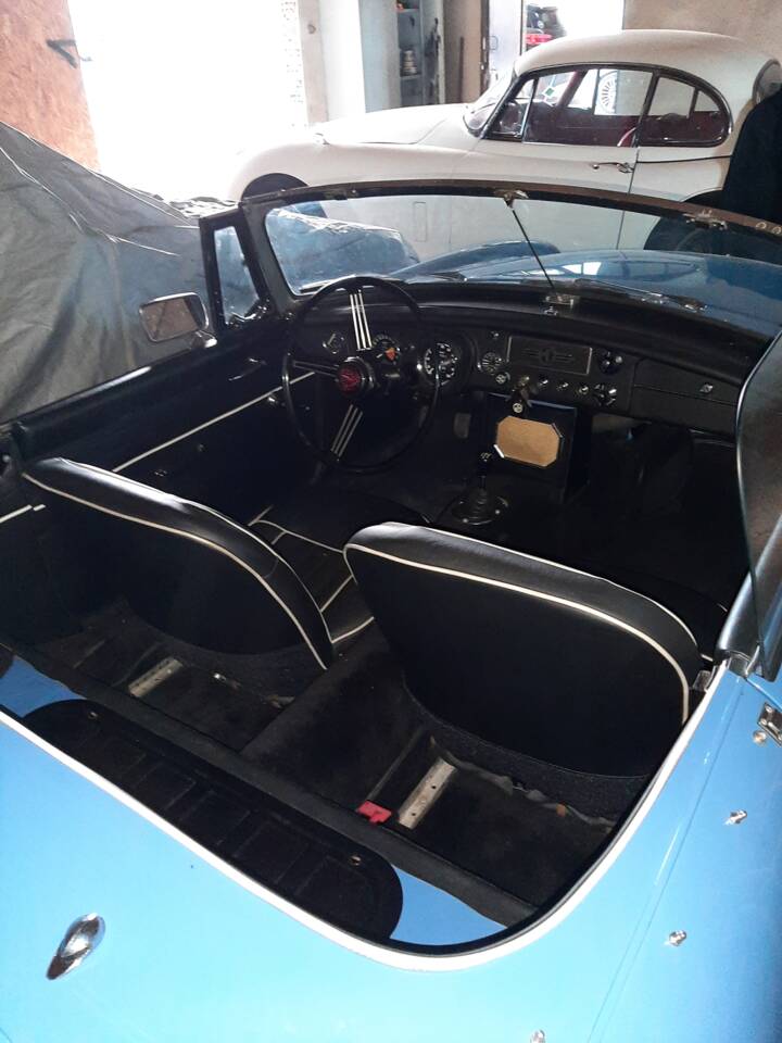Image 4/13 of MG MGB (1965)
