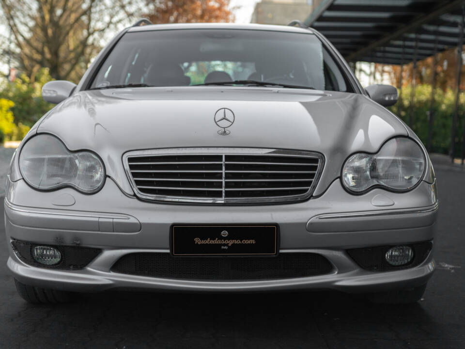 Bild 4/26 von Mercedes-Benz C 32 AMG T (2002)