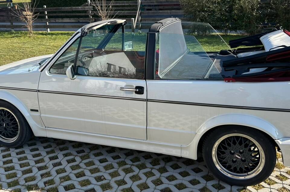 Image 3/15 de Volkswagen Golf Mk I Convertible 1.6 (1988)