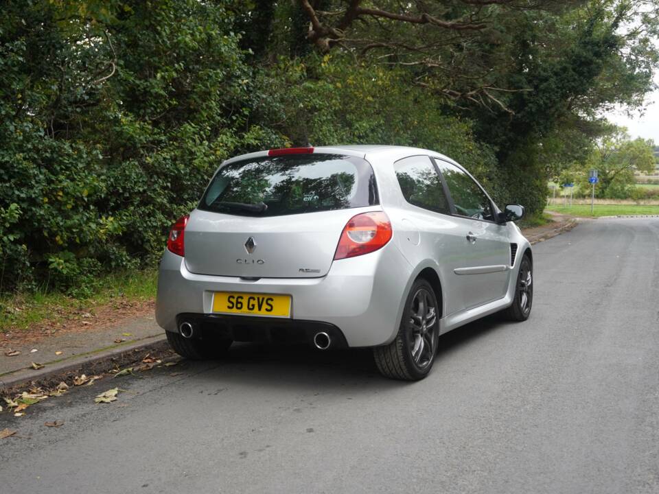 Bild 6/18 von Renault Clio Gordini R.S. (2010)