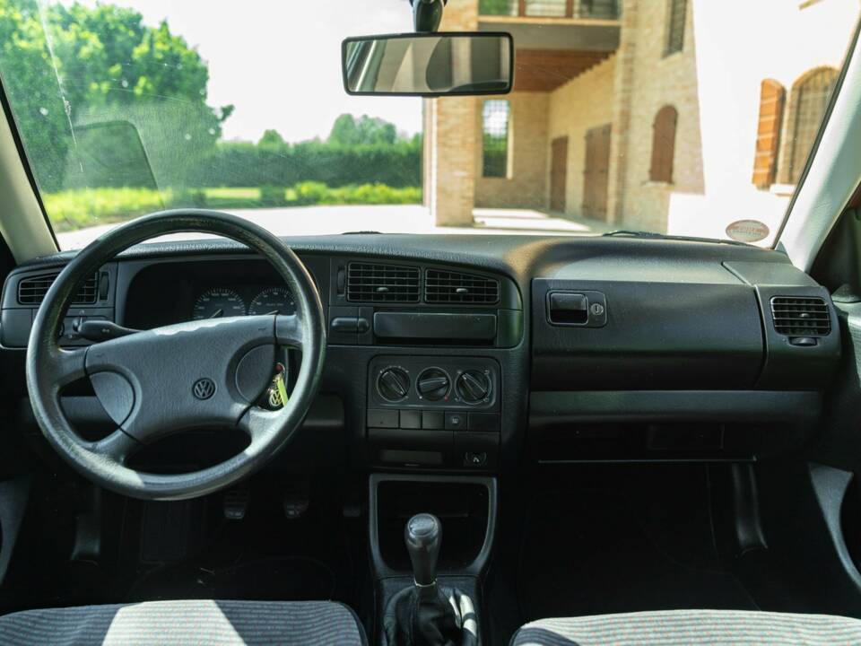 Immagine 25/48 di Volkswagen Golf III 1.4 (1993)