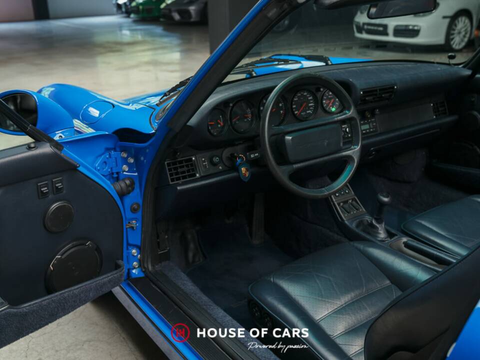 Image 17/25 of Porsche 911 Carrera 4 (1992)