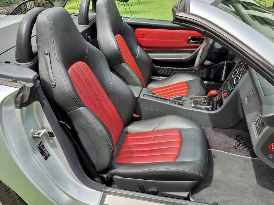 Afbeelding 32/63 van Mercedes-Benz SLK 32 AMG (2001)