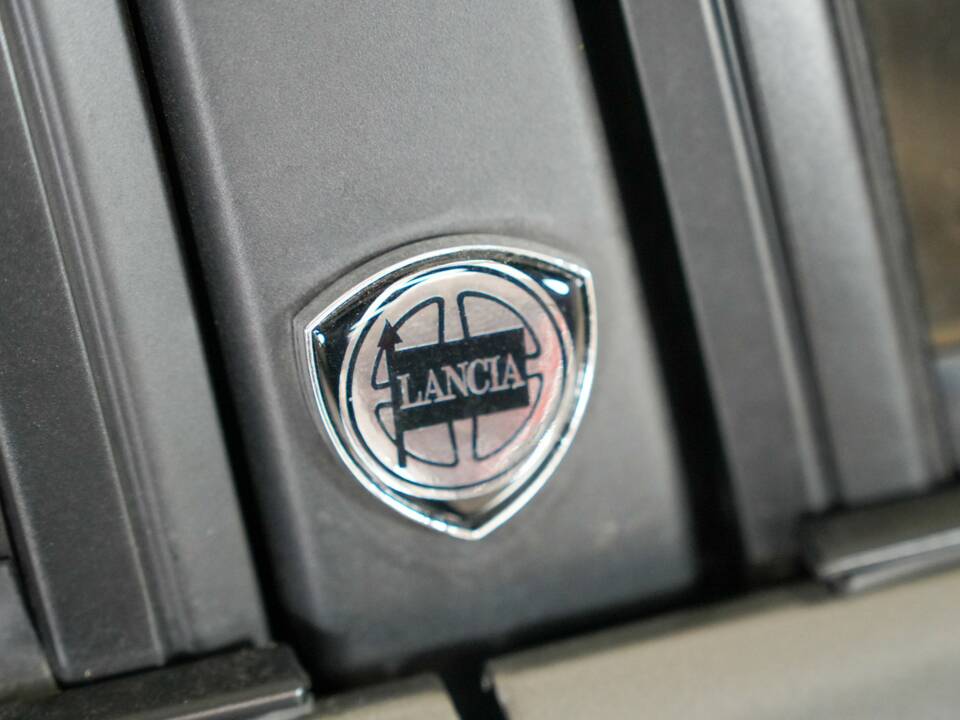 Image 45/46 of Lancia Delta HF Integrale (1988)
