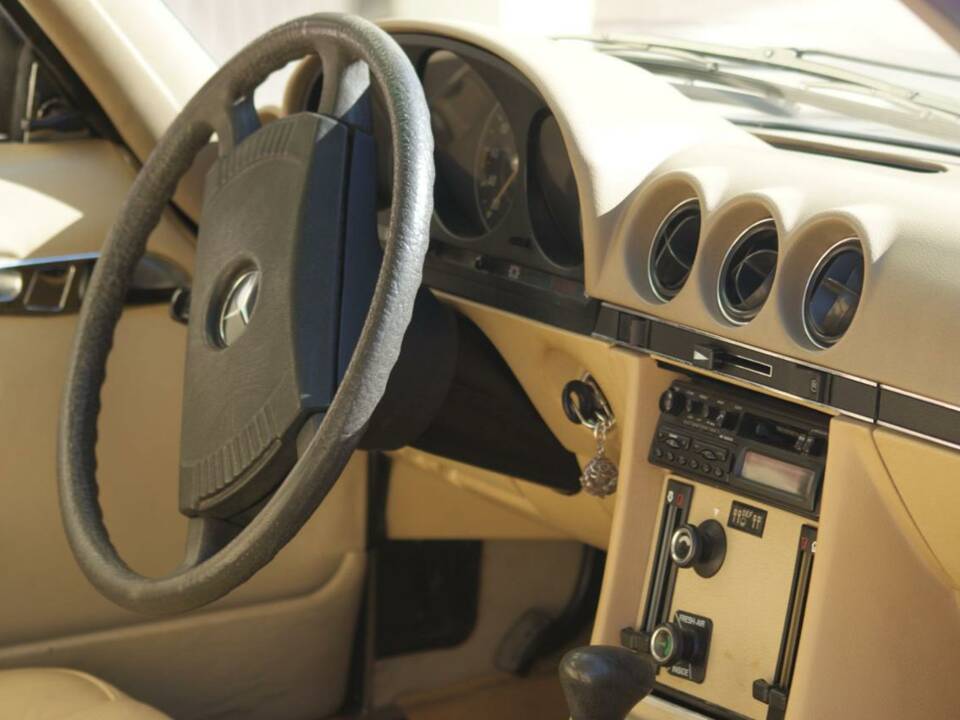Image 32/50 de Mercedes-Benz 280 SLC (1976)