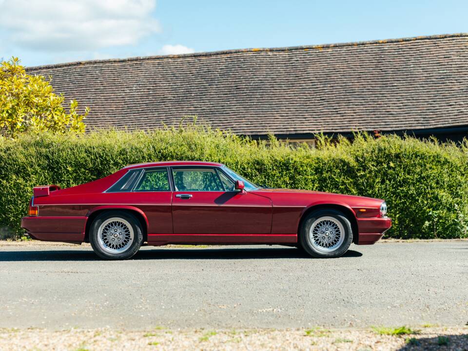 Image 47/50 of Jaguar XJR-S V12 Le Mans (1991)