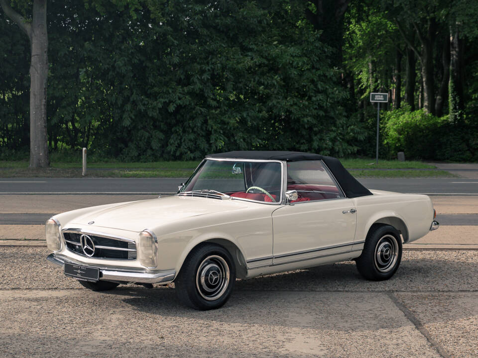 Image 18/60 of Mercedes-Benz 230 SL (1967)