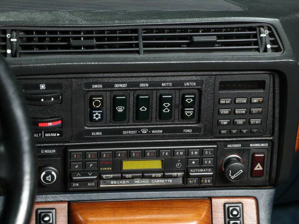 Image 14/30 de BMW 735i (1985)