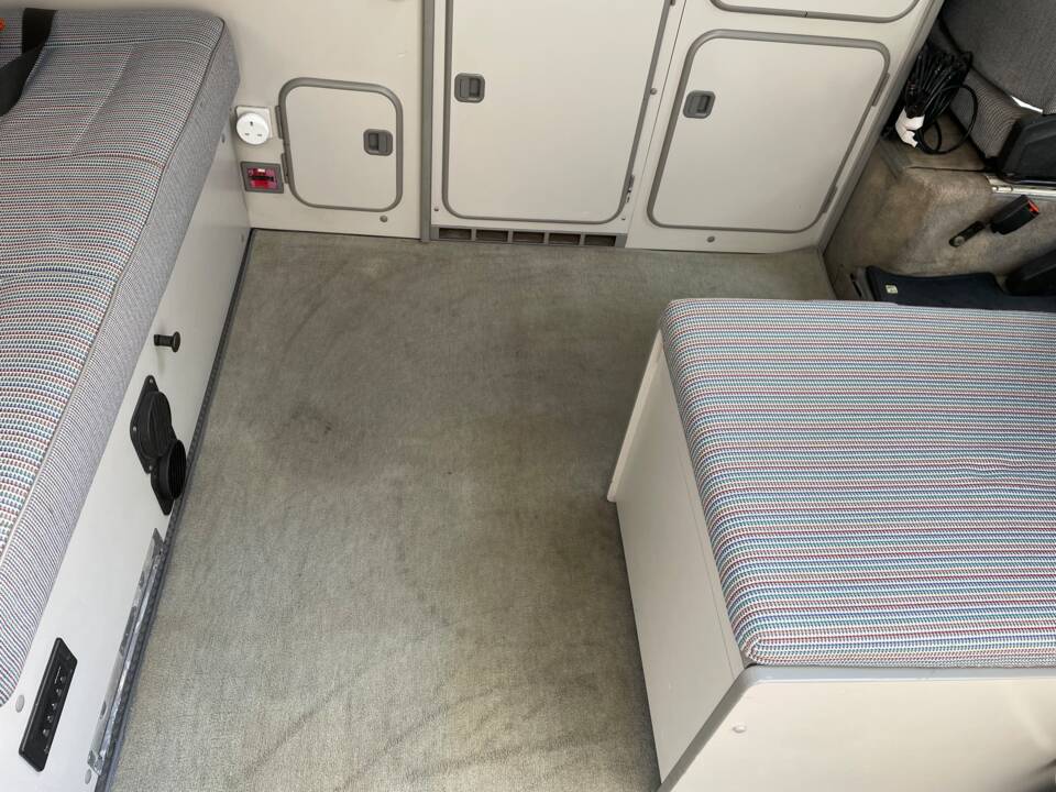 Bild 15/98 von Volkswagen T3 Westfalia 1.6 TD (1990)