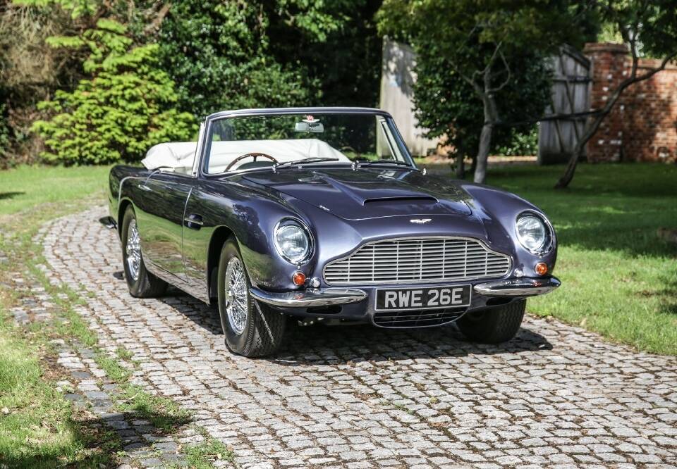 Image 12/30 de Aston Martin DB 6 Volante (1967)