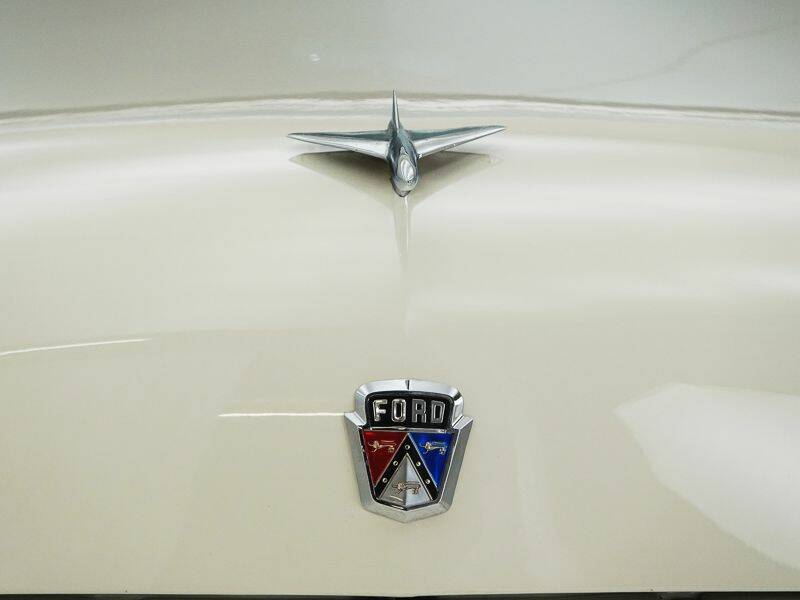 Imagen 10/15 de Ford Crestline Victoria (1954)