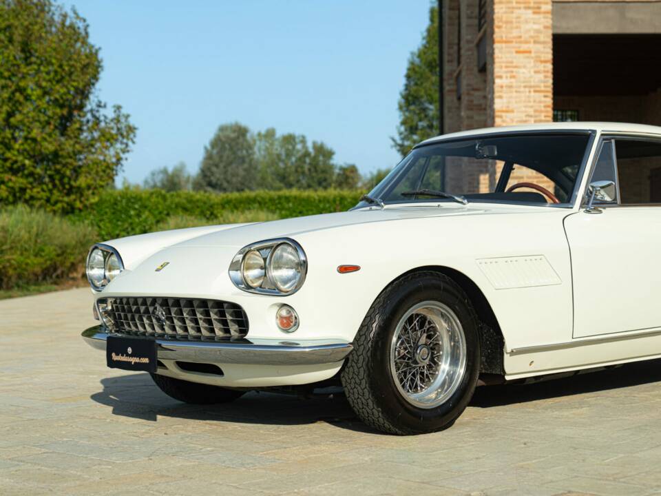 Obraz 22/50 pojazdu Ferrari 330 GT 2+2 (1964)