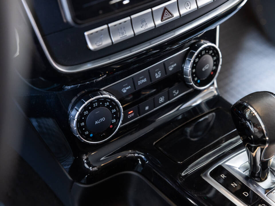 Image 15/35 of Mercedes-Benz G 350 d Professional (2018)