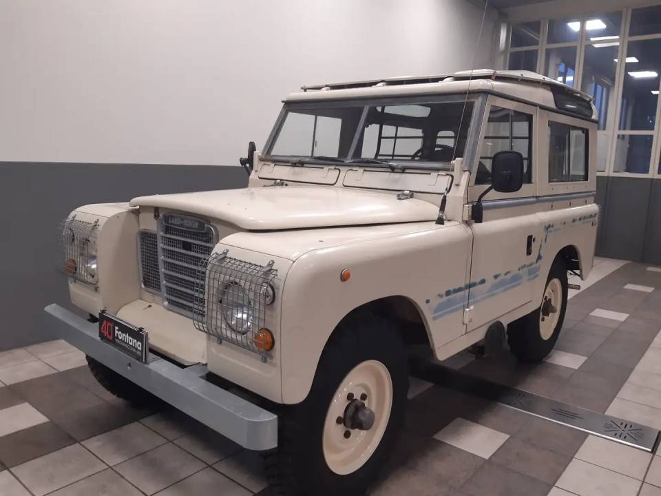 Image 3/14 of Land Rover 88 (1984)