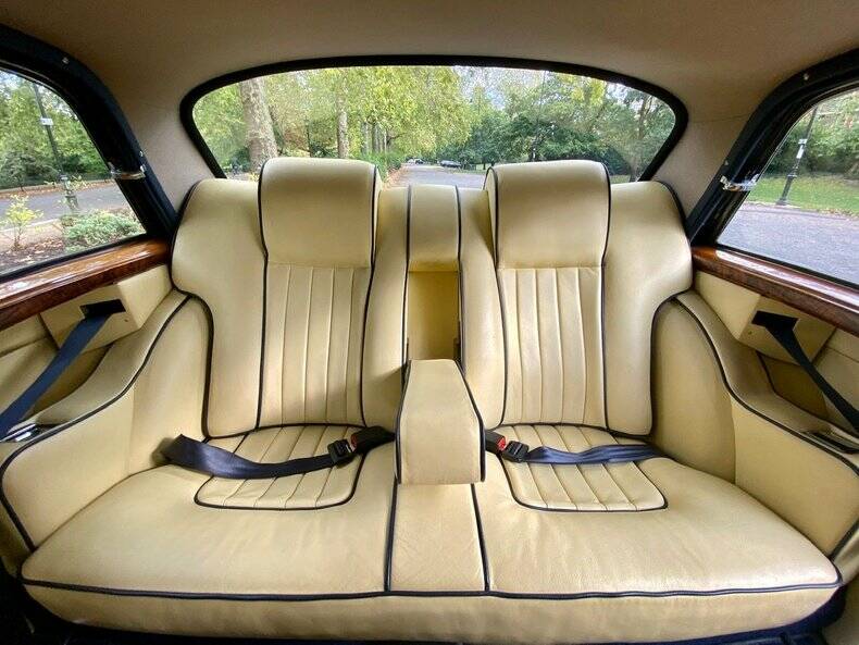 Image 30/42 of Bristol 411 Mk. V (1975)