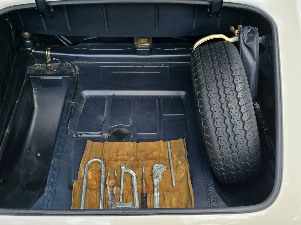 Image 20/21 of Mercedes-Benz 190 SL (1961)