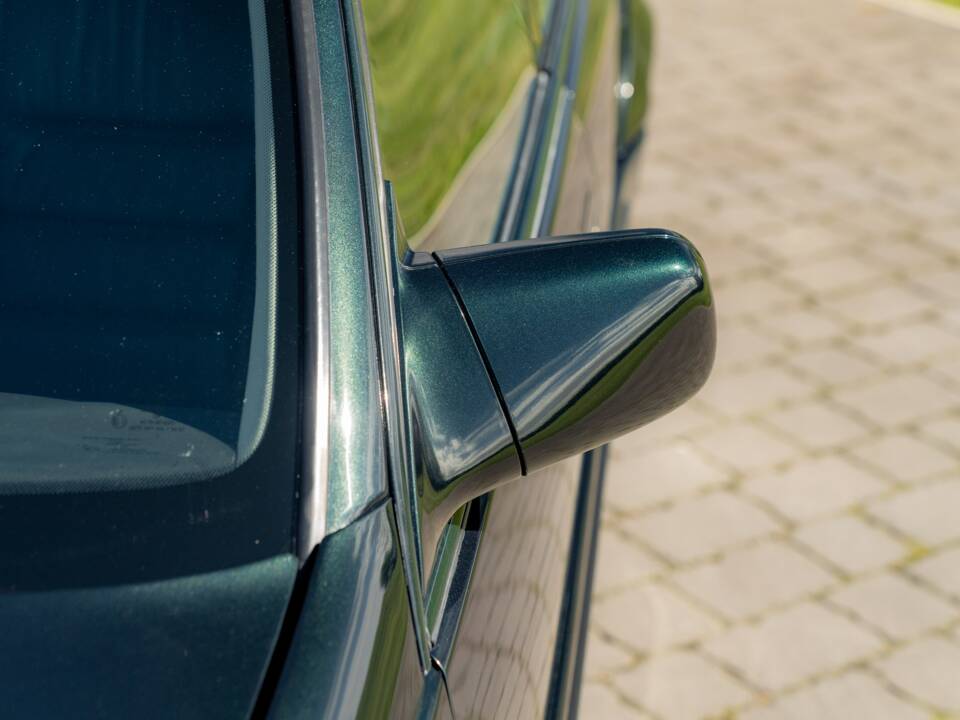 Image 16/75 of Lotus Carlton (1991)