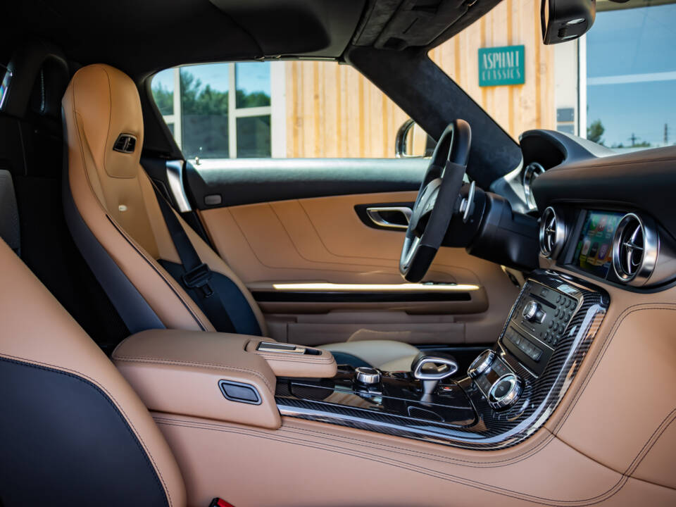 Afbeelding 35/50 van Mercedes-Benz SLS AMG Roadster (2013)