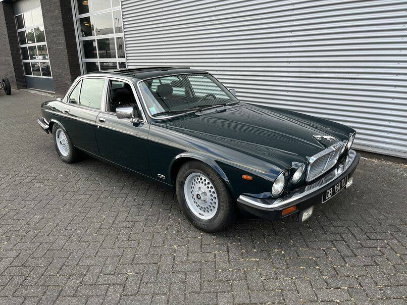 Bild 1/8 von Jaguar XJ 12 (1991)